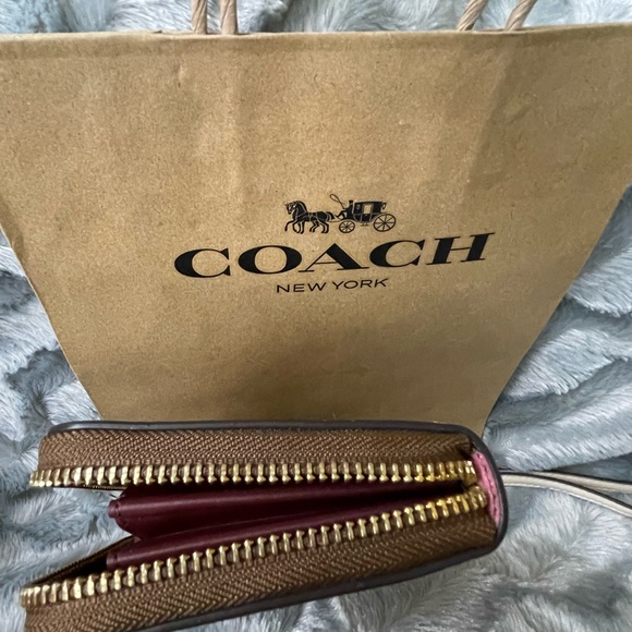 Coach NWOT Coach wallet long zip around floral wristlet - Picture 9 of 12